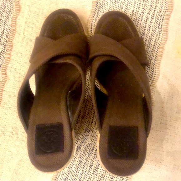 Tory Burch Kristen Brown Canvas Wedges with Gold Logo - Picture 4 of 8